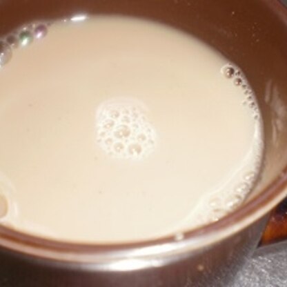 黄な粉を入れてのコーヒーヘルシーで優しい美味しさに癒されてます。
コレステロール値が気になって牛乳は豆乳にしてますが・・・
